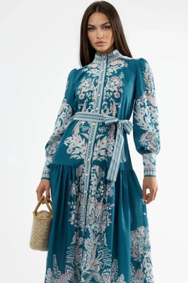 Maxikleid mit Stehkragen und Gürtel