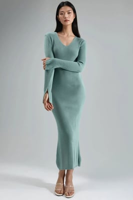 V-Ausschnitt Texturiertes Maxikleid aus Strick mit Schlitz