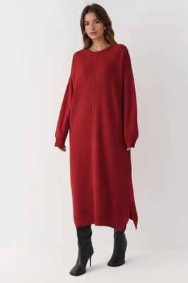 Texturiertes geripptes langes Strickkleid mit Schlitzdetail