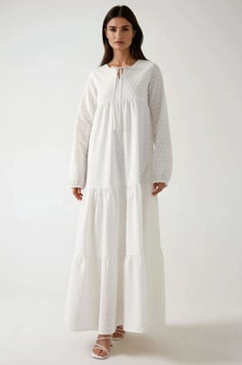 Strukturiertes Maxikleid mit Rundhalsausschnitt
