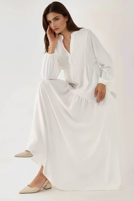 Strukturiertes V-Ausschnitt-Maxikleid mit Knopfdetails