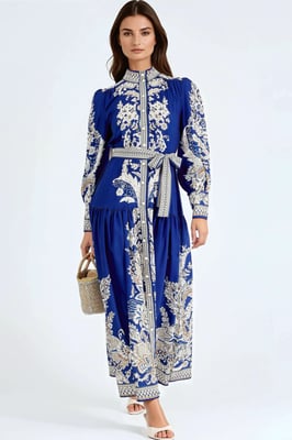 Maxi-Kleid mit Mao-Kragen und Gürtel