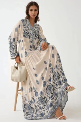 Bedrucktes V-Ausschnitt-Maxi-Kleid mit Knopfdetails