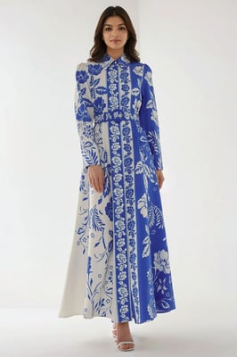 Bedrucktes Maxi-Kleid mit langen Ärmeln und Gürtel