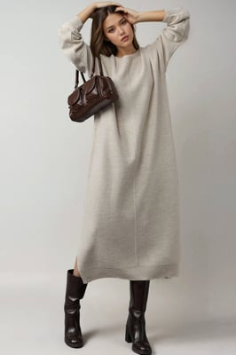 Strukturierter gerippter langer Strickkleid mit Schlitzdetails
