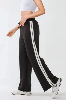 Weite gestreifte Sweatpants