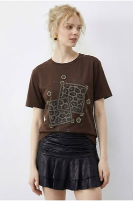 Crew-Neck T-Shirt mit geometrischem Pailletten-Druck