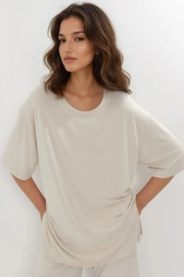 T-Shirt mit Schlitzdetails und Rundhalsausschnitt, kurzärmlig
