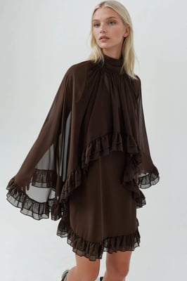 Elegantes Rollkragen-Minikleid mit Rüschendetail