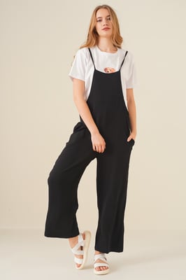 Weit geschnittenes Jumpsuit mit quadratischem Kragen
