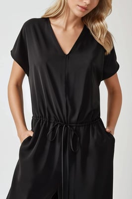 Hose-Overall mit weitem Bein und V-Ausschnitt
