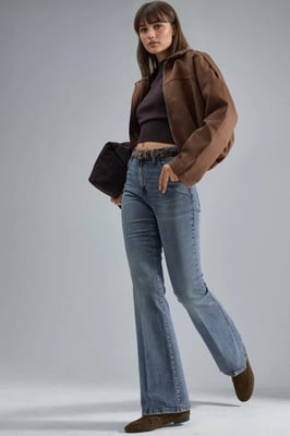 Hochtaillierte Bootcut-Jeans