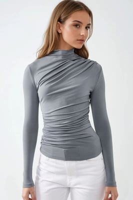 Bluse mit hohem Kragen und Drapierungsdetails