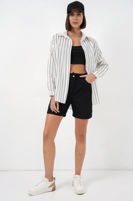 Texturiertes gestreiftes oversized Hemd mit Knopfverschluss
