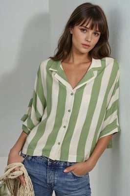 Entspannt geschnittenes gestreiftes Button-Up-Shirt