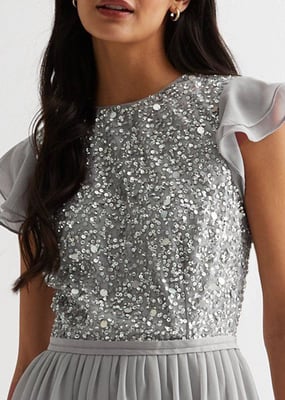 Maxikleid mit silbernen Verzierungen