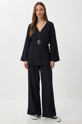 Hochtaillierte weite Beinhose & Bluse mit V-Ausschnitt und Bindegürtel Set
