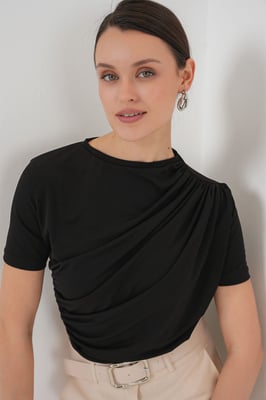 Bluse mit taillierter Passform und Rüschendetail mit Rundhalsausschnitt