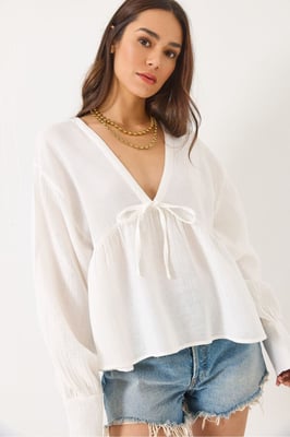 Strukturierte V-Ausschnitt-Crop-Bluse mit Schleife