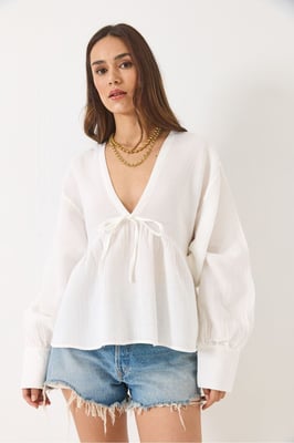 Strukturierte V-Ausschnitt-Crop-Bluse mit Schleife