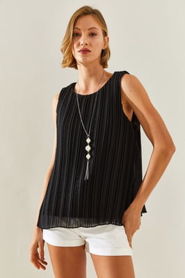 Texturierte Siphonbluse mit Zubehördetail