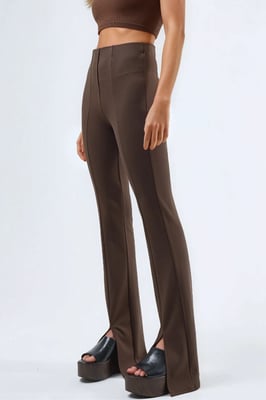 Hoch taillierte Flare-Leggings mit Schlitz