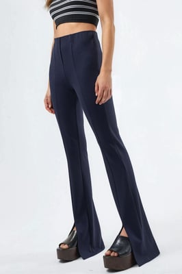 Hoch taillierte Flare-Leggings mit Schlitz
