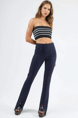 Hoch taillierte Flare-Leggings mit Schlitz