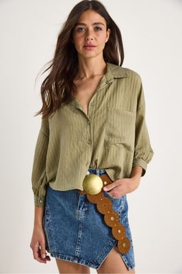 Strukturierter gestreifter Cropped Shirt mit Knopfverschluss und Tasche