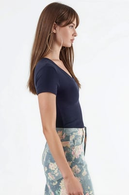 Elastisches V-Ausschnitt Kurzarm-T-Shirt