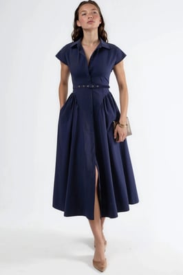 Midikleid mit Gürtel und Hemdkragen