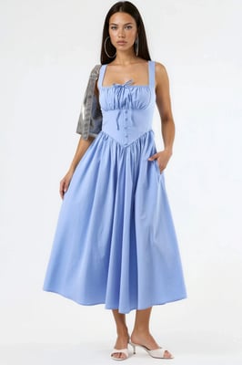 Midi-Kleid mit quadratischem Kragen und Knopfdetails