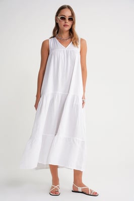 Ärmelloses V-Ausschnitt-Mulldress mit Taschen in Midi-Länge