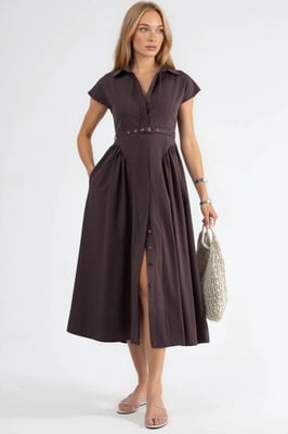 Midikleid mit Gürtel und Hemdkragen