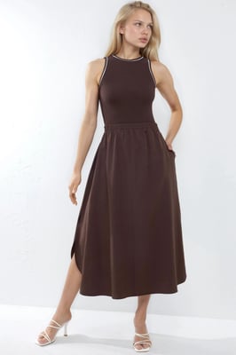 Ärmelloses Midi-Kleid mit Rundhalsauschnitt