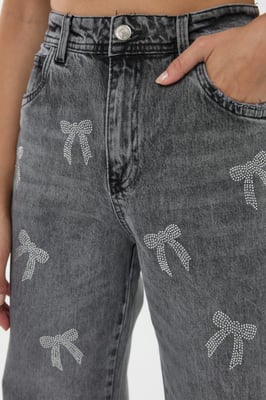 Hoch taillierte gerade Jeans