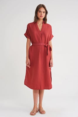 Gürteltuch Midi-Kleid mit kurzen Ärmeln