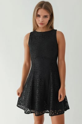 Spitzen-Minikleid mit Rundhalsausschnitt