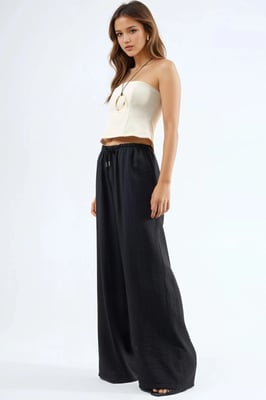  weite Hose mit Kordelzug und Taschen