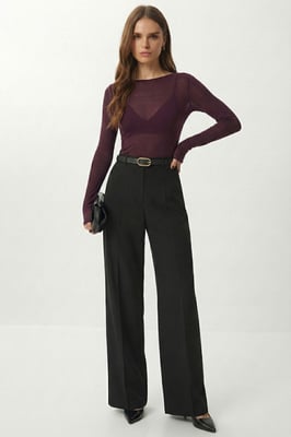 Hoch geschnittene weit geschnittene Hose mit Gürtel