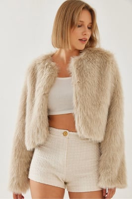 Boxy Crop Kunstfellmantel