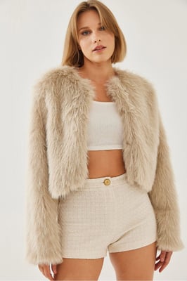 Boxy Crop Kunstfellmantel