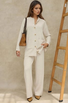 Strukturierter Strick-Overall mit Knopfdetails