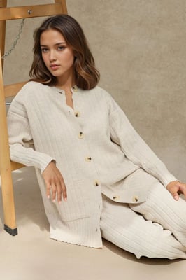 Strukturierter Strick-Overall mit Knopfdetails