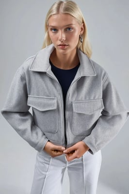 Crop-Gabardine-Jacke mit Reißverschluss und Tasche