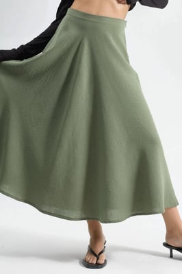 Hochtaillierter, strukturierten A-Linien-Maxikleid