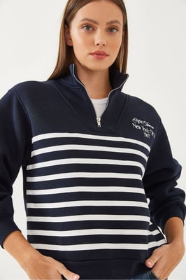 Gestreiftes Relaxed Fit Sweatshirt mit halbem Reißverschluss und Stickerei