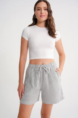 Hochtaillierte Gestreifte Weite Shorts