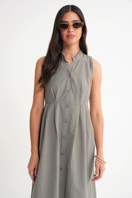 Geknöpfter Tippet-Kragen-Maxi-Kleid