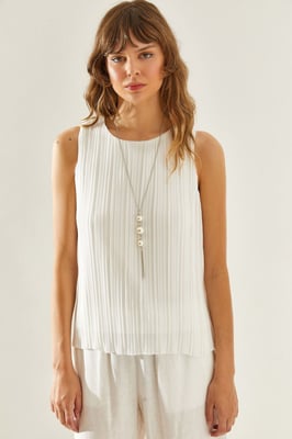 Strukturierte Siphonbluse mit Accessoire-Detail